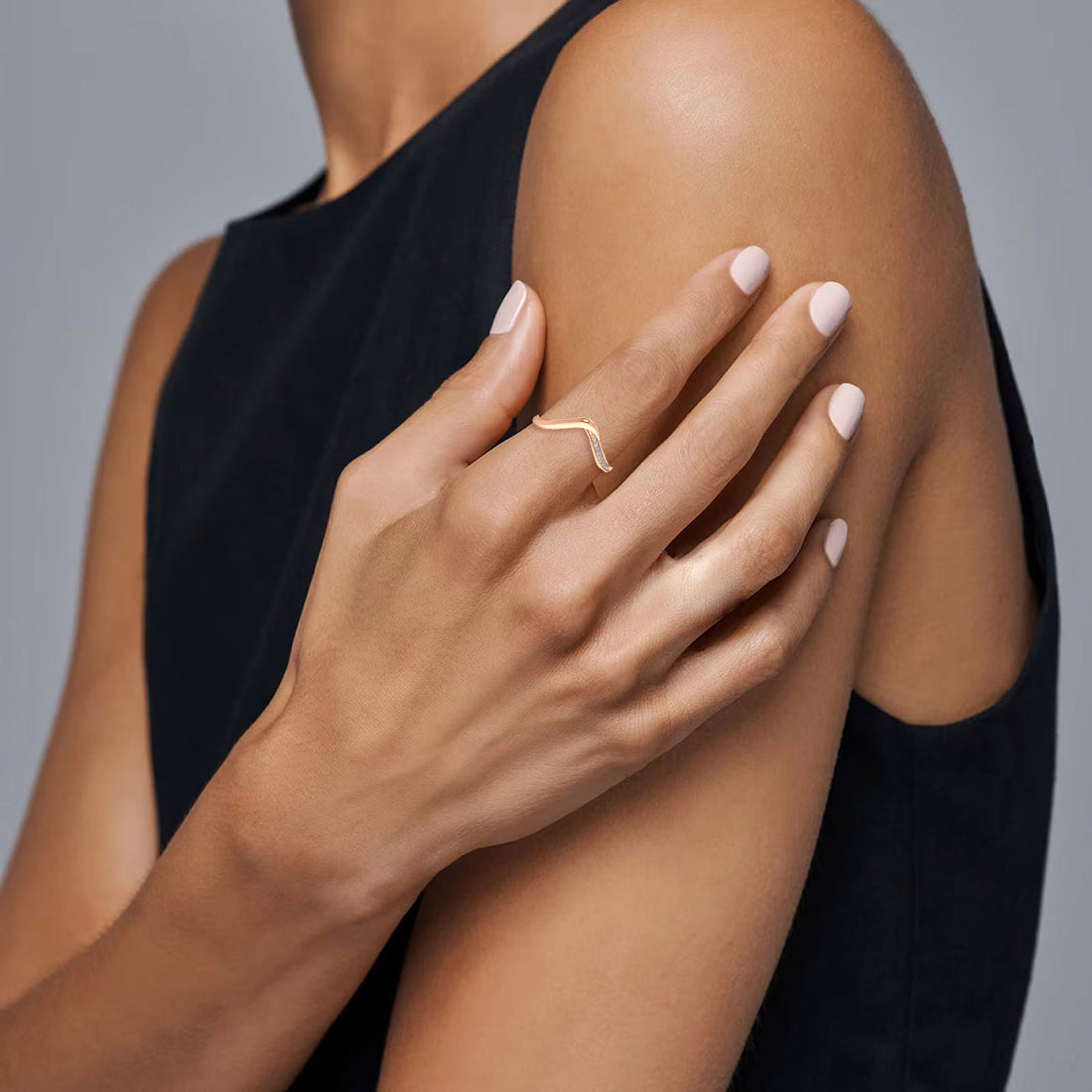 V-Gleam - Model View in Rose Gold - Diamond Ring by Moena