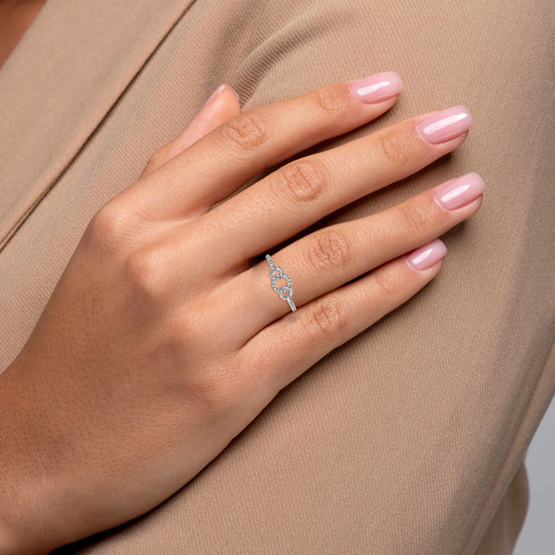 Infinity Link Ring - Model View in White Gold - Diamond Ring by Moena